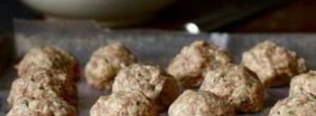 сэндвичи с фрикадельками, сыром и луком. Шаг 2