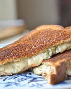 Сэндвичи с оливками и сыром