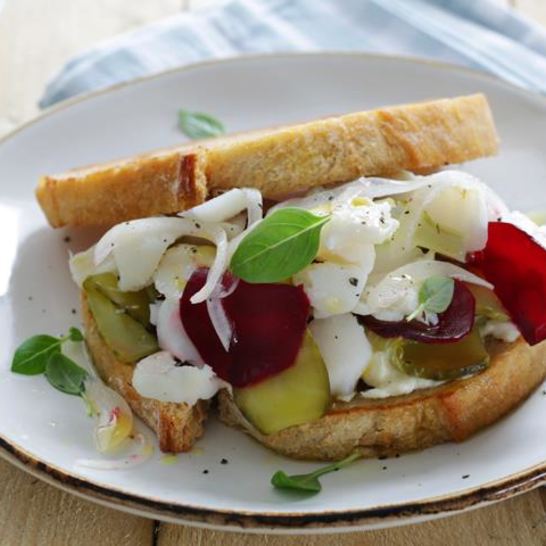 Рецепт сэндвичей с северной рыбой, яблоками и свеклой