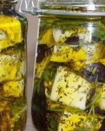 Сыр, маринованный с оливками