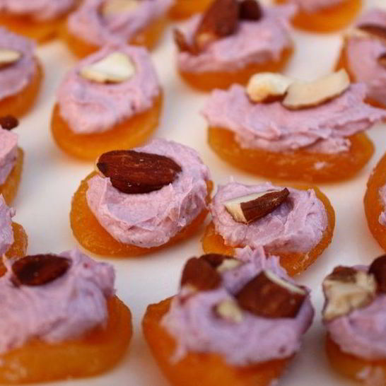 Рецепт сырной закуски с курагой