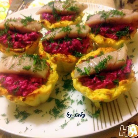 Рецепт картофельных тарталеток с селедкой в мини шубке