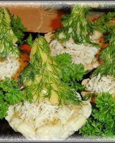 Новогодние фаршированные тарталетки с творогом и баклажанами