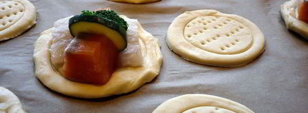 рыбные тарталетки из слоеного теста. Шаг 10