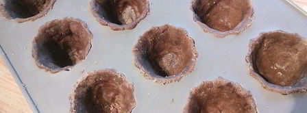 шоколадные тарталетки с панна коттой и клубникой. Шаг 3