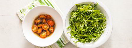 тарталетка со сливочным сыром с помидорами, цуккини и рукколой. Шаг 7