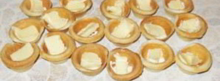 тарталетки с икрой и маслом. Шаг 2