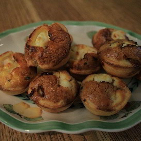 Рецепт тарталеток с карамелизированным луком и фетой