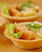 Тарталетки с копченой рыбой