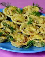 Тарталетки с курицей и грибами
