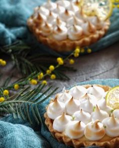 Тарталетки с лимонно-лаймовым кремом и меренгой