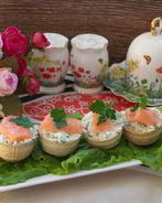 Тарталетки с творожным сыром и семгой