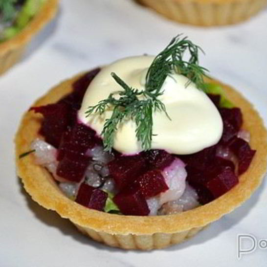 Рецепт закуски с селедкой и свеклой в тарталетках