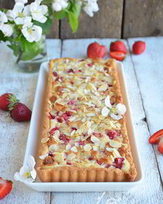 Ревенно-клубничный тарт с марципаном