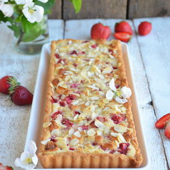 Рецепт ревенно-клубничного тарта с марципаном