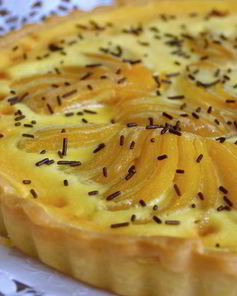 Шоколадно-сливочный тарт с фруктами