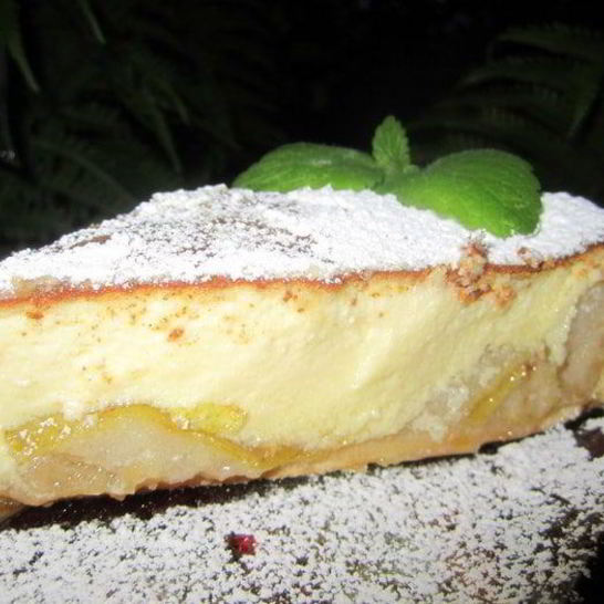 Рецепт тарта с карамелизированными фруктами и творожным пудингом