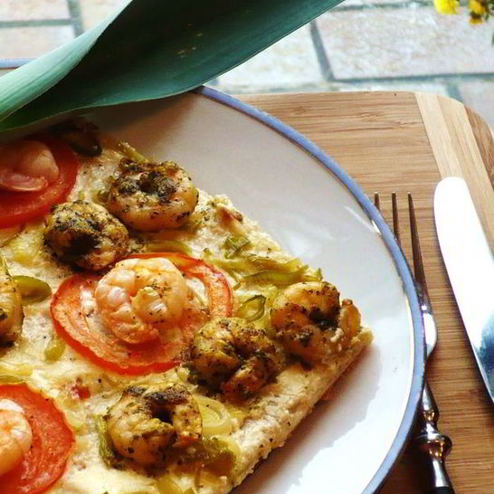 Рецепт тарта с креветками и луком-пореем