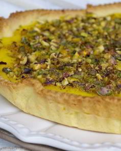 Тарт с лимонным кремом и фисташками