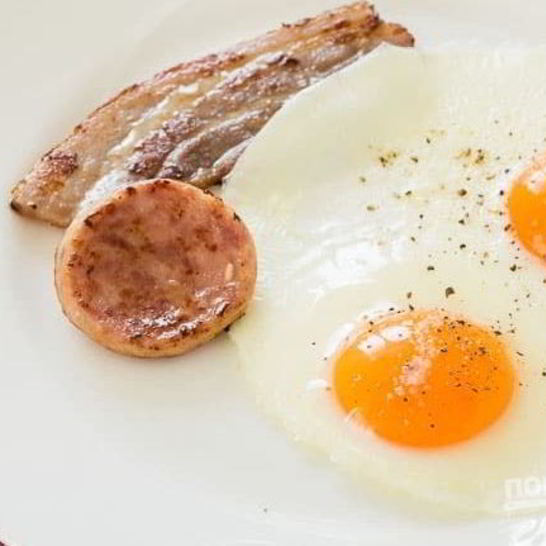 Рецепт глазуньи к завтраку