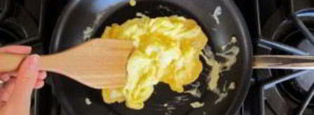 простая яичница болтунья. Шаг 7