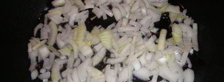 сырная яичница с креветками и помидорками. Шаг 2