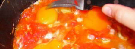 сырная яичница с креветками и помидорками. Шаг 8