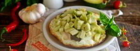 яичница с беконом и авокадо. Шаг 5