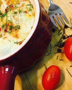 Яичница с грибами, грудинкой и овощами