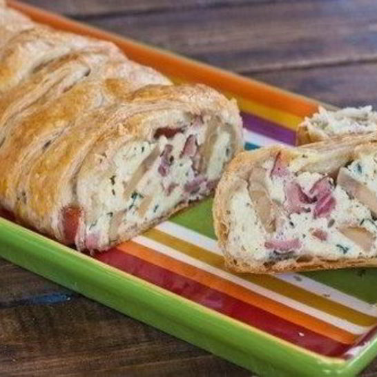 Рецепт яичницы с грибами и колбасой в слоеном тесте