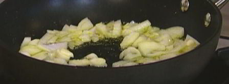 яичница с индейкой, картофелем и травами. Шаг 4