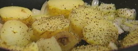 яичница с индейкой, картофелем и травами. Шаг 5