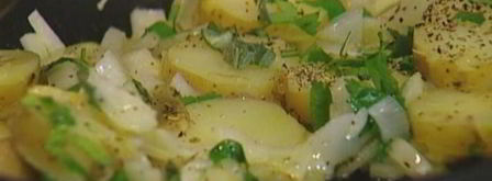 яичница с индейкой, картофелем и травами. Шаг 6