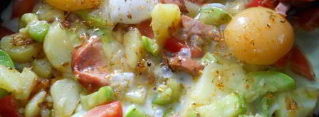 яичница с овощами и колбасой. Шаг 5