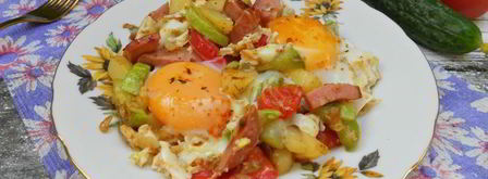 яичница с овощами и колбасой. Шаг 6
