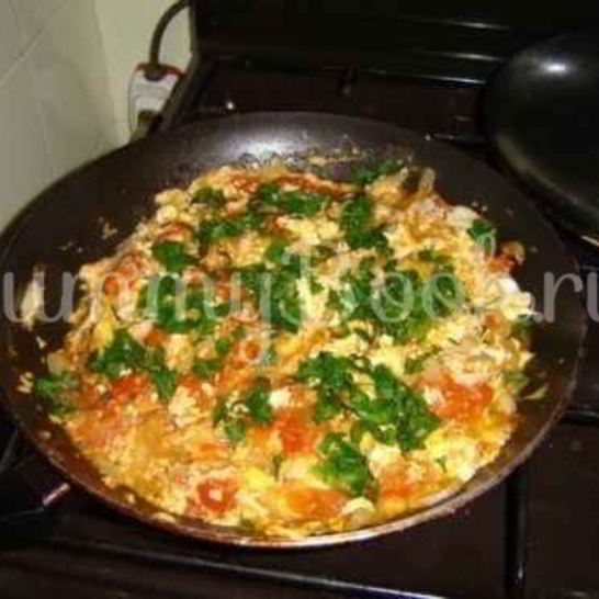 Рецепт яичницы с помидорами