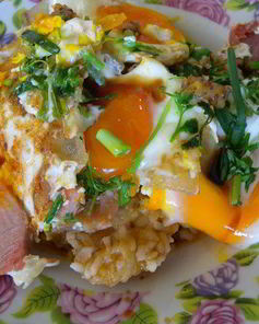 Яичница с прошутто и зеленью