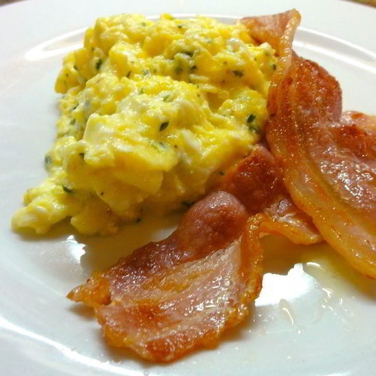 Рецепт яичницы с салом