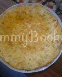 Яичница с сыром, луком и чесноком