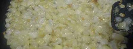 яичница с сыром, луком и чесноком. Шаг 17