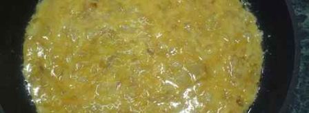 яичница с сыром, луком и чесноком. Шаг 20