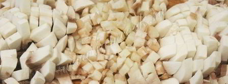 яичница с ветчиной и грибами запеченная в помидорах. Шаг 4