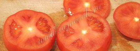 яичница с ветчиной и грибами запеченная в помидорах. Шаг 7