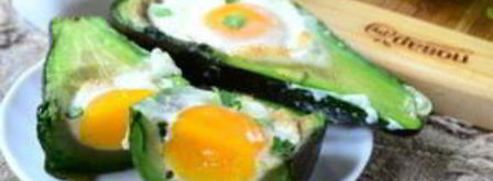 яичница в авокадо. Шаг 4