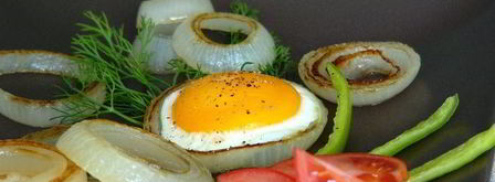 яичница в луковых кольцах. Шаг 5