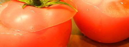 яичница в помидорах с колбасой и сыром. Шаг 2