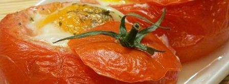 яичница в помидорах с колбасой и сыром. Шаг 5