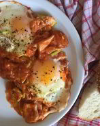 Яичница в томатах