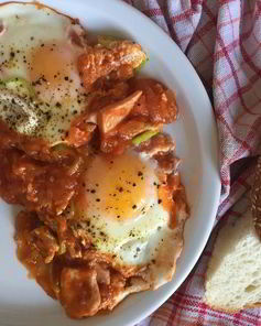 Яичница в томатах