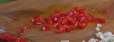 яйца по-мексикански, запеченные с фасолью. Шаг 7